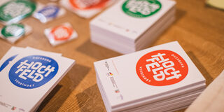 Verschiedene Werbeartikel mit Hochfeld Logo