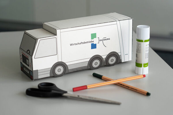 Gebastelter Müllwagen der WBD