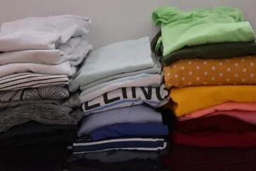 Zusammengefaltete Kleidung