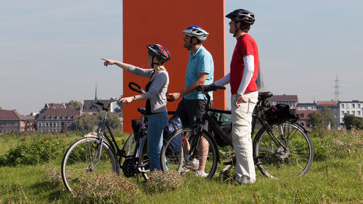 People on the bike tour by the Rheinorange