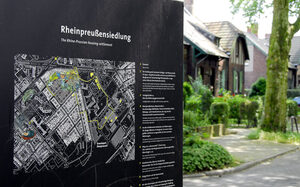 Information board with tour tip