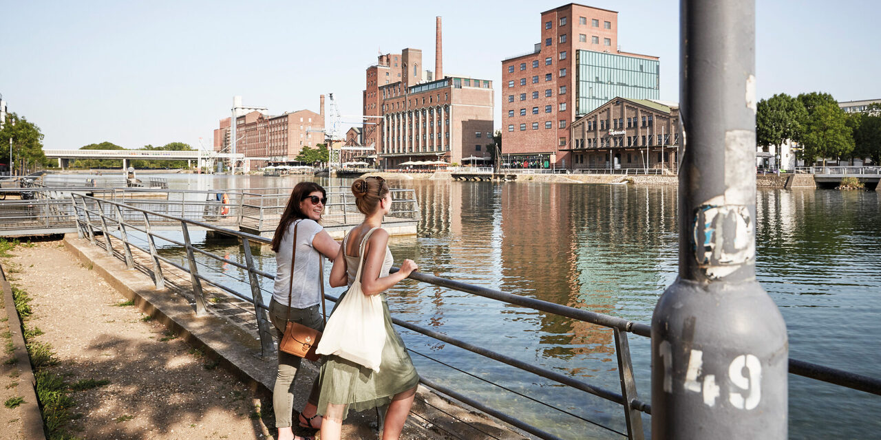 Binnenhaven van Duisburg, zicht op Speicherzeile