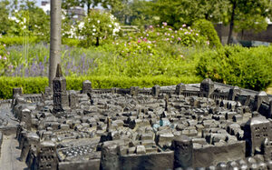 Corputiusplatz met een model van het middeleeuwse Duisburg