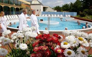 Buitenruimte met pekelbad