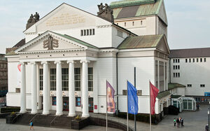 Theater Duisburg, zicht naar buiten