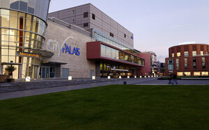 Mercatorhalle, zicht naar buiten