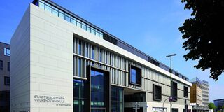 Das Duisburger Stadtfenster mit Zentrale der Stadtbibliothek und Volkshochschule von vorne aufgemnommen