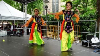 Tanzformation Kharisma Dewi beim Fest der Kulturen im Duisburger Innenhafen
