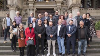 Integrationsrat vor dem Rathaus