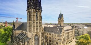 Salvatorkirche und Rathaus Duisburg