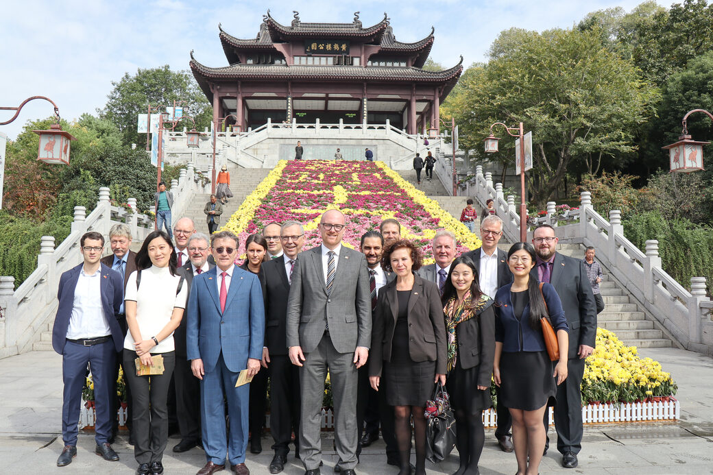杜伊斯堡代表团和杜伊斯堡市长拜访武汉市