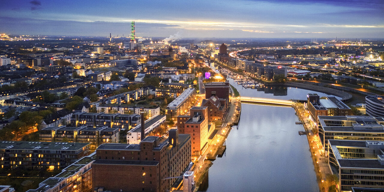 Duisburg bei Nacht von oben
