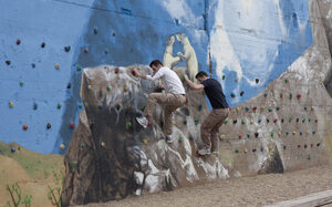 Klettwand im Rheinpark