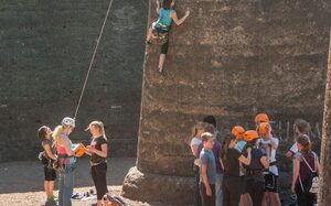 Klettern in den Bunkeranlagen des Landschaftspark Duisburg-Nord