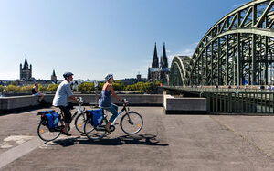 Kölner Dom mit Hohenzollernbrücke