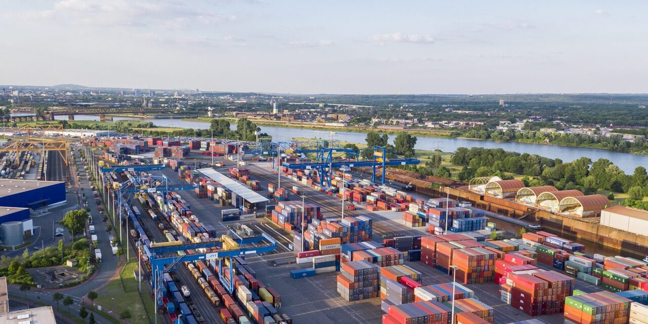 Blick von oben auf Logport I in Duisburg-Rheinhausen