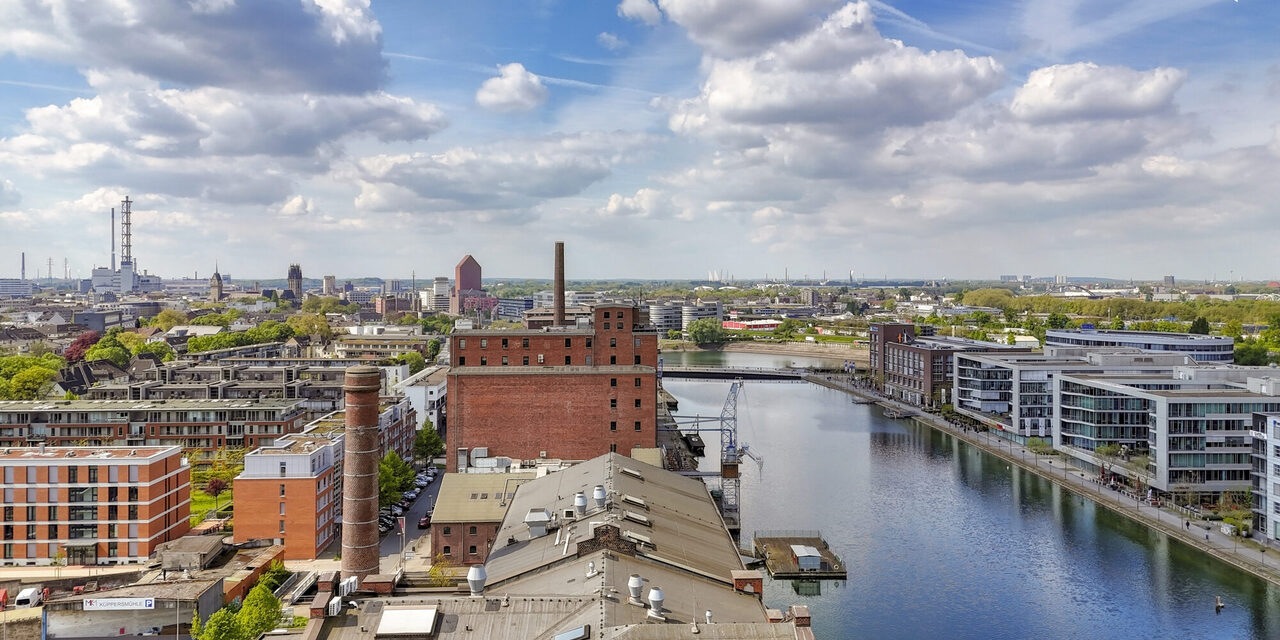 Blick in den Innenhafen Duisburg.