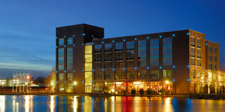 Innenhafen Duisburg in der Dämmerung