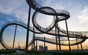 Tiger & Turtle in der Abenddämmerung