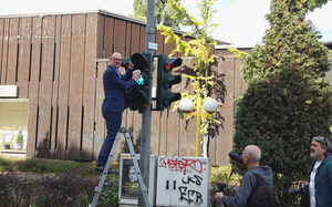 OB putzt Ampelmännchen