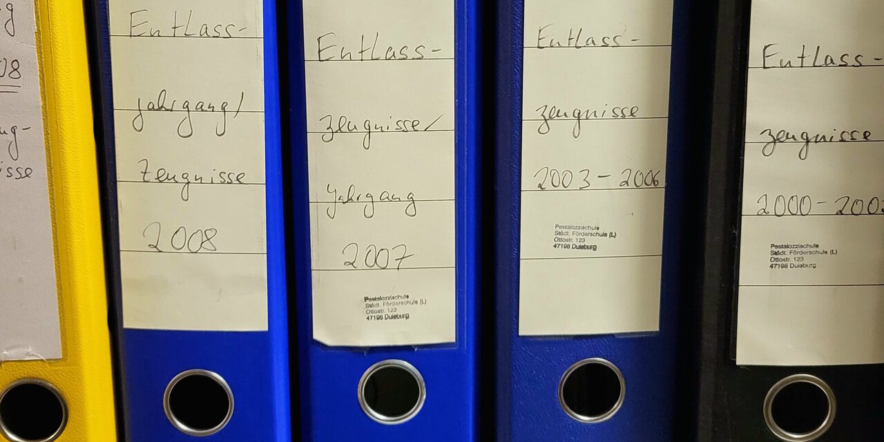 Schulzeugnisse im Stadtarchiv Duisburg