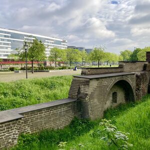 Stadtmauer mit Wehrgang
