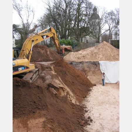 Baugrube in der die Urne gefunden wurde