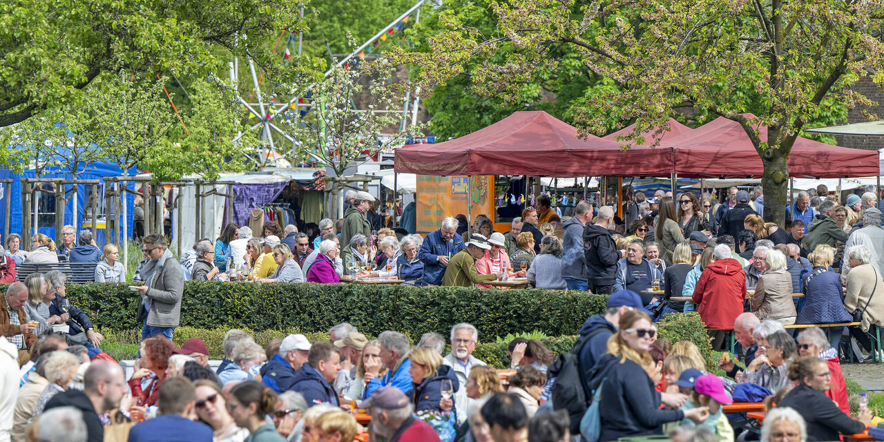 Marina-Markt im Duisburger Innenhafen