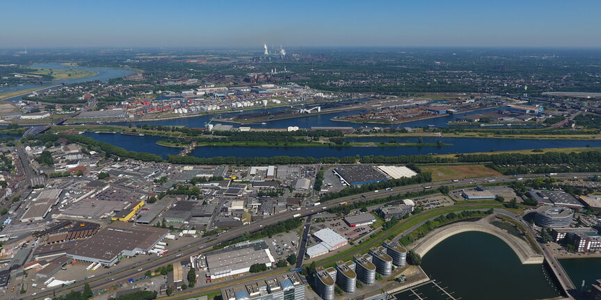 Luftaufnahme Duisburger Hafen aus Richtung Innenhafen