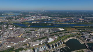 Luftaufnahme Duisburger Hafen aus Richtung Innenhafen