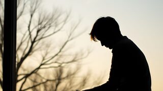 Schatten eines traurigen Menschen