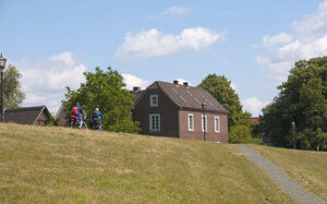 Radfahrer auf dem deich - Rheinaue Friemersheim