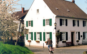 Radler und Lehrerhaus - Rheinaue Friemersheim
