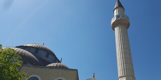 Dach der Moschee samt Minarett