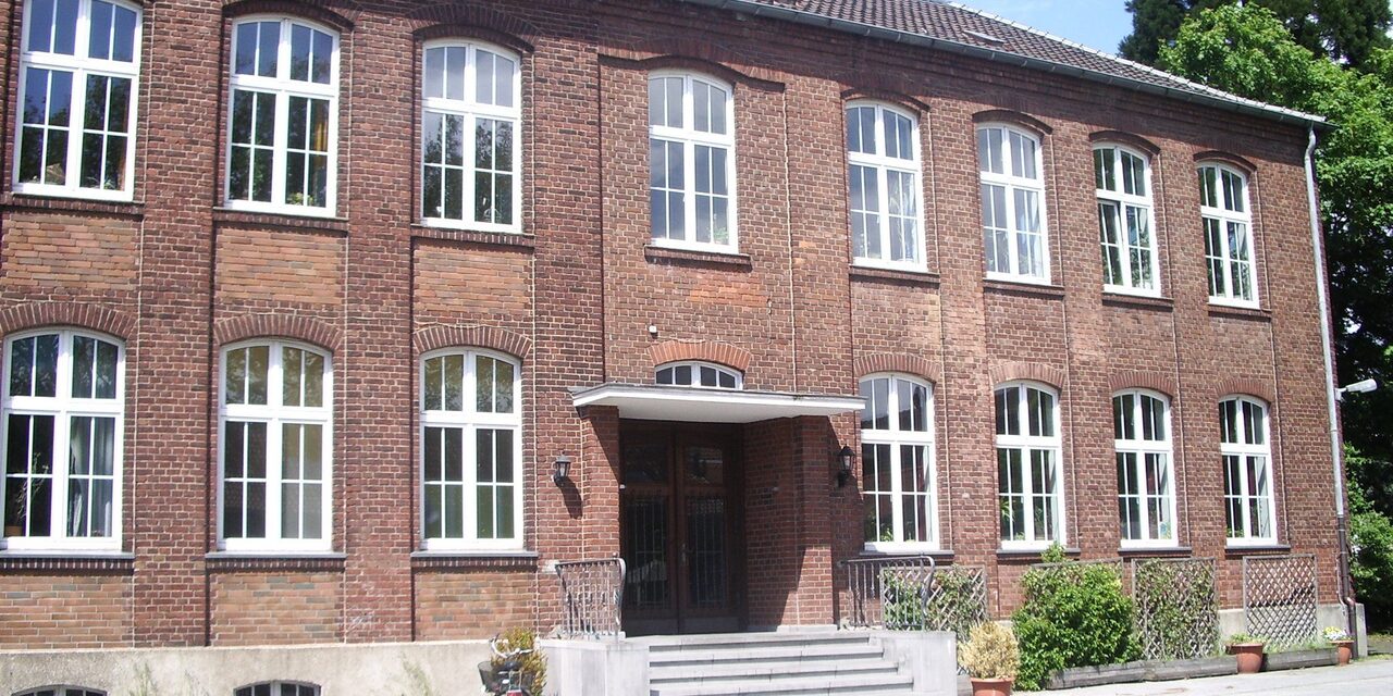 Vorderansicht Jugendzentrum