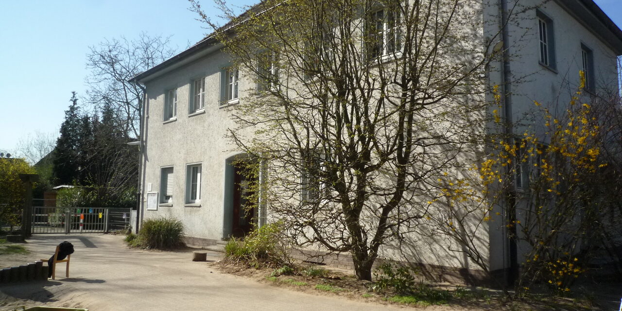 Vorderseite der Einrichtung