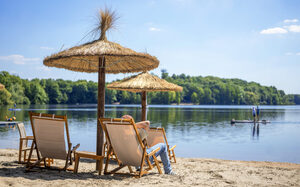 Freibad Wolfssee Mensch im Standsessel