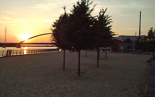 RheinPark Strand im Sonnenuntergang